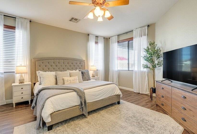 Goodyear Desert Oasis: Private Yard & Heated Pool!