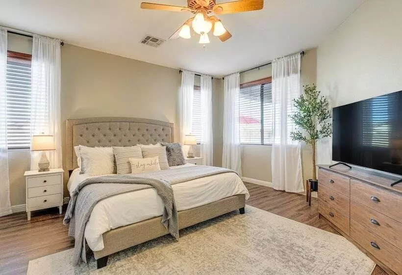 Goodyear Desert Oasis: Private Yard & Heated Pool!