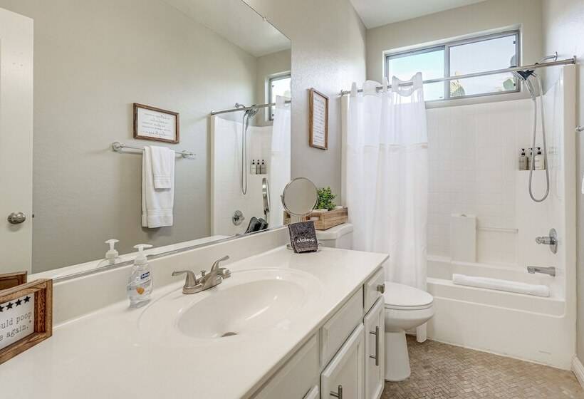 Goodyear Desert Oasis: Private Yard & Heated Pool!