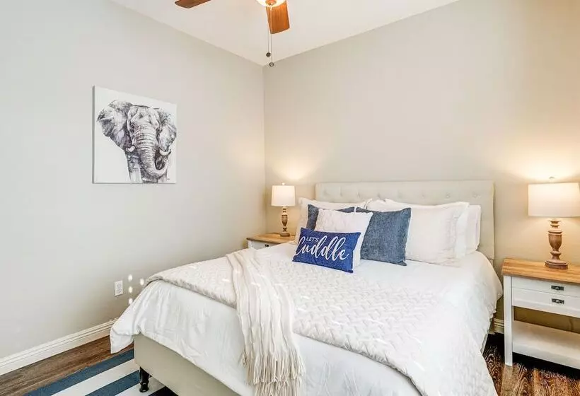 Goodyear Desert Oasis: Private Yard & Heated Pool!
