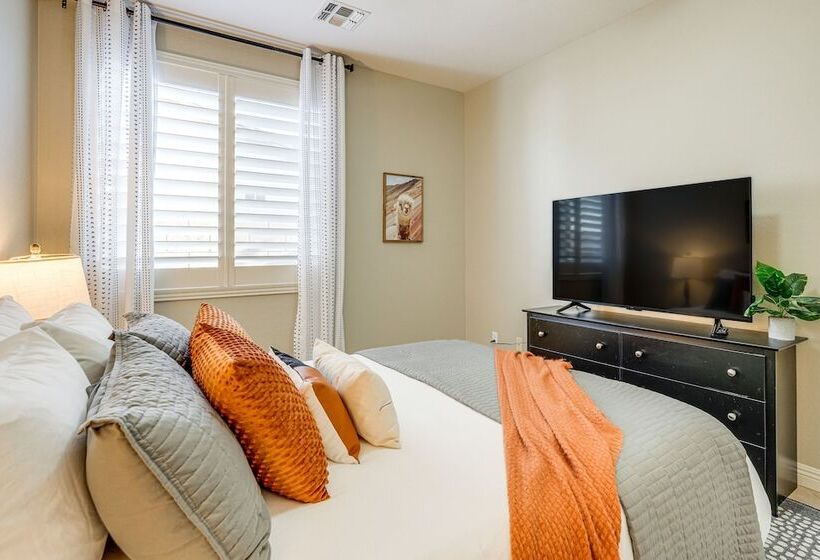 Goodyear Desert Oasis: Private Yard & Heated Pool!