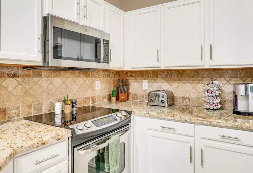 Goodyear Desert Oasis: Private Yard & Heated Pool!