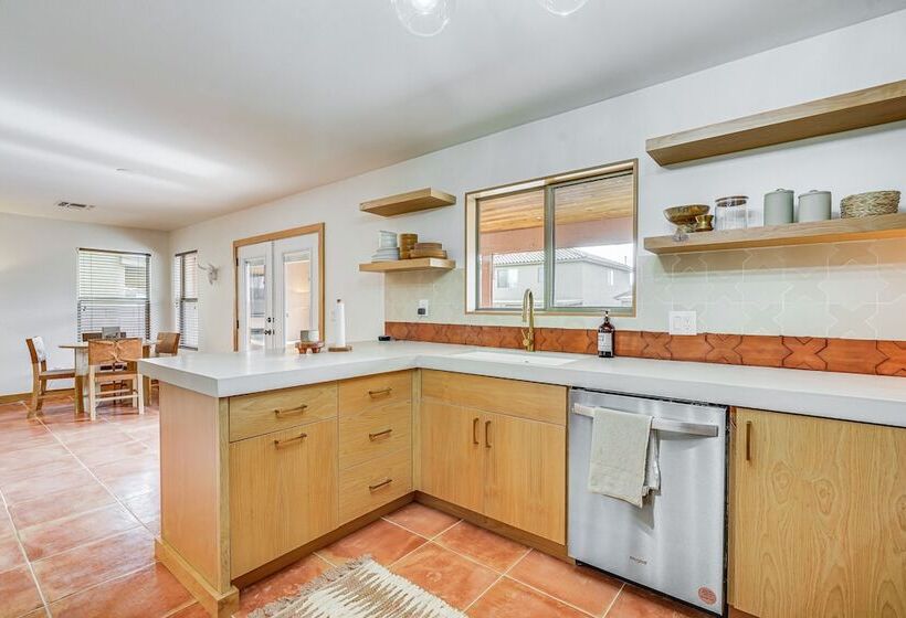 Gorgeous Green Valley Home: Patio & Private Pool!