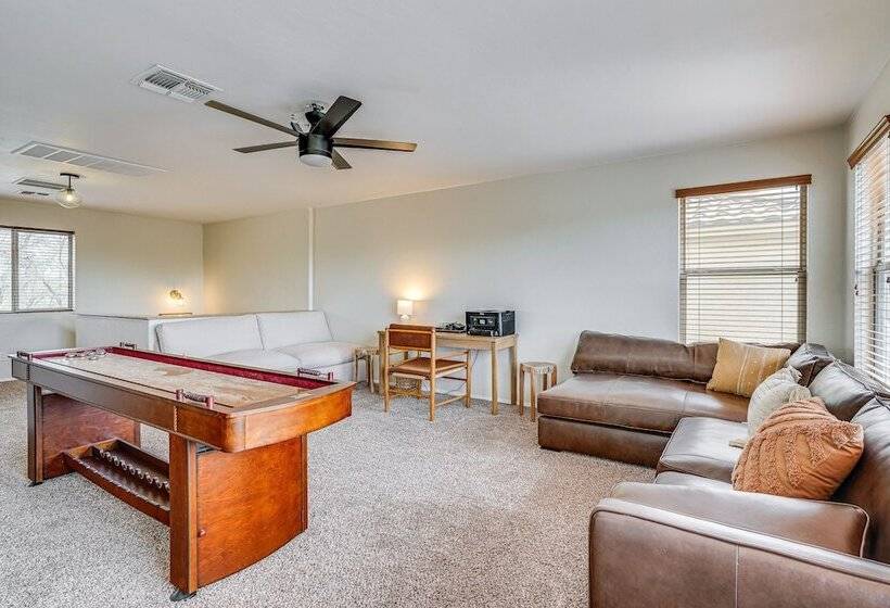 Gorgeous Green Valley Home: Patio & Private Pool!