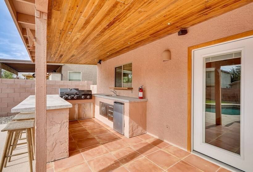 Gorgeous Green Valley Home: Patio & Private Pool!