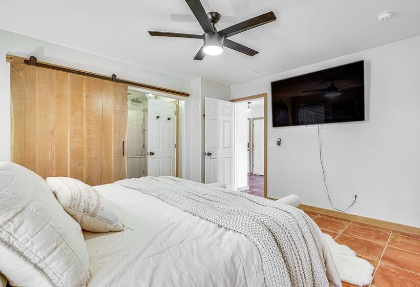 Gorgeous Green Valley Home: Patio & Private Pool!