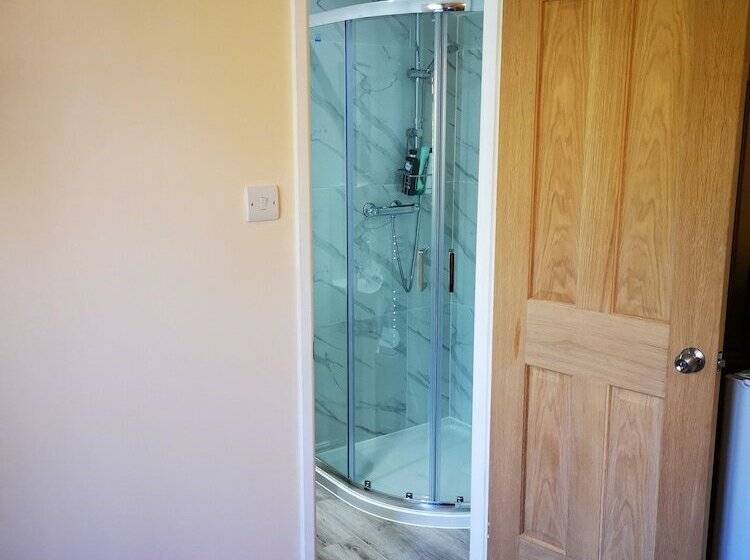 هتل Impeccable 1 Bed Lodge In Eastleigh