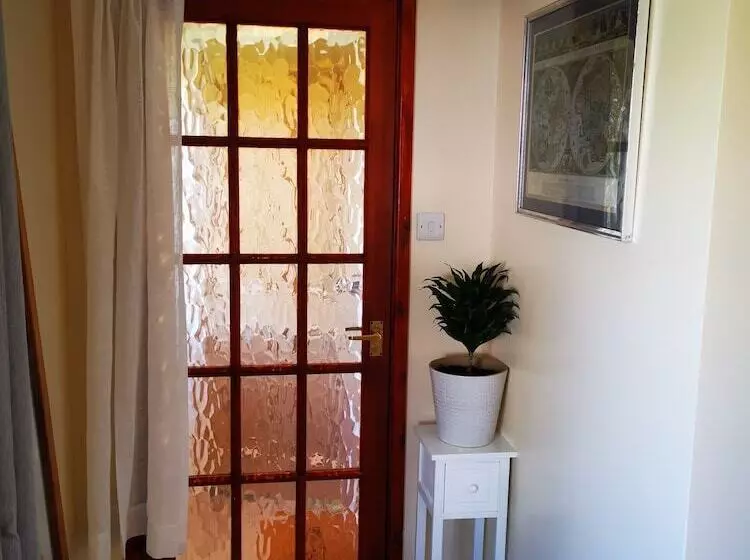 Hotelli Impeccable 1 Bed Lodge In Eastleigh