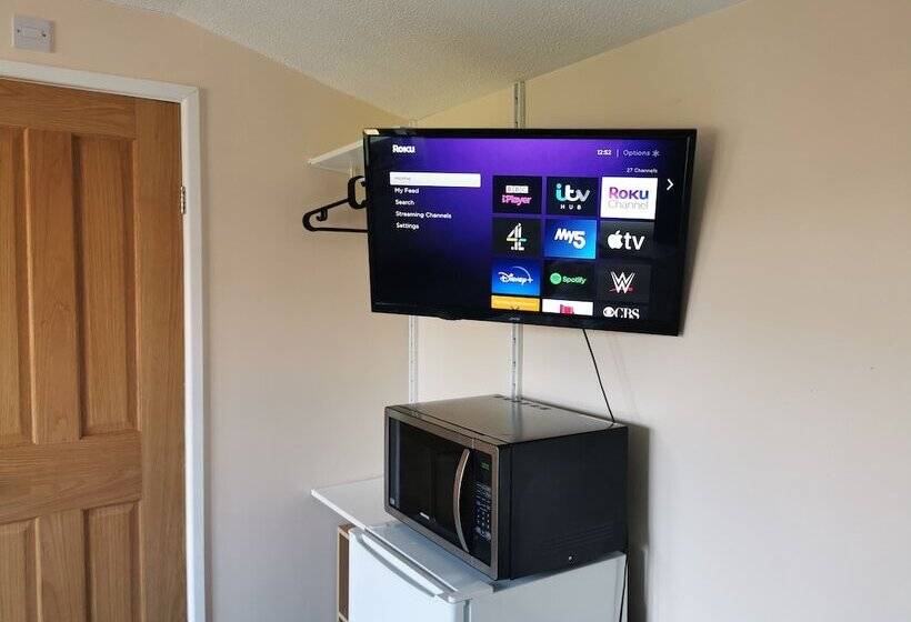 هتل Impeccable 1 Bed Lodge In Eastleigh