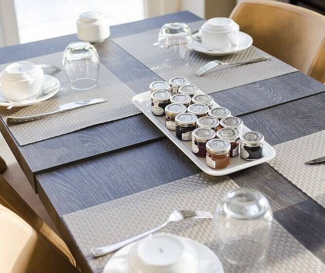 Hotel Manoir De Montigny