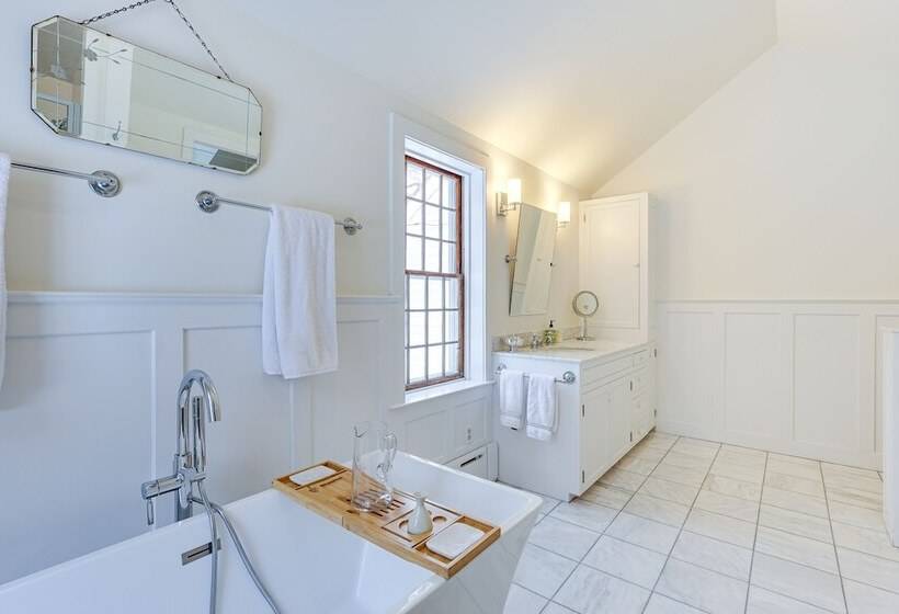 Litchfield County Historic Estate: 10 Acres + Pool