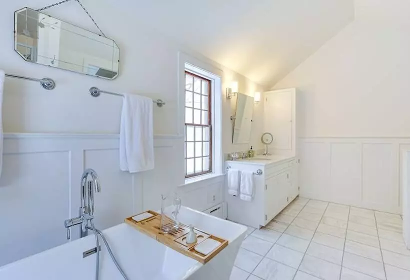 Litchfield County Historic Estate: 10 Acres + Pool