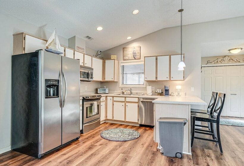 Northeast Wilmington Home ~ 5 Mi To Beach!