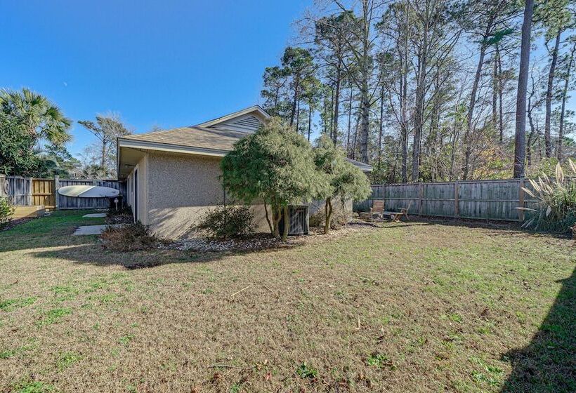 Northeast Wilmington Home ~ 5 Mi To Beach!