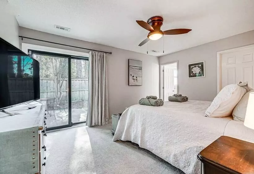 Northeast Wilmington Home ~ 5 Mi To Beach!