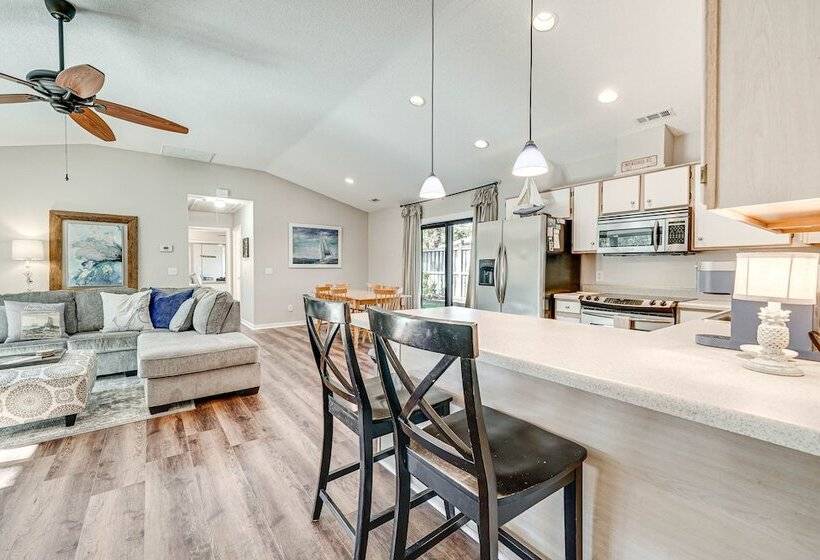 Northeast Wilmington Home ~ 5 Mi To Beach!