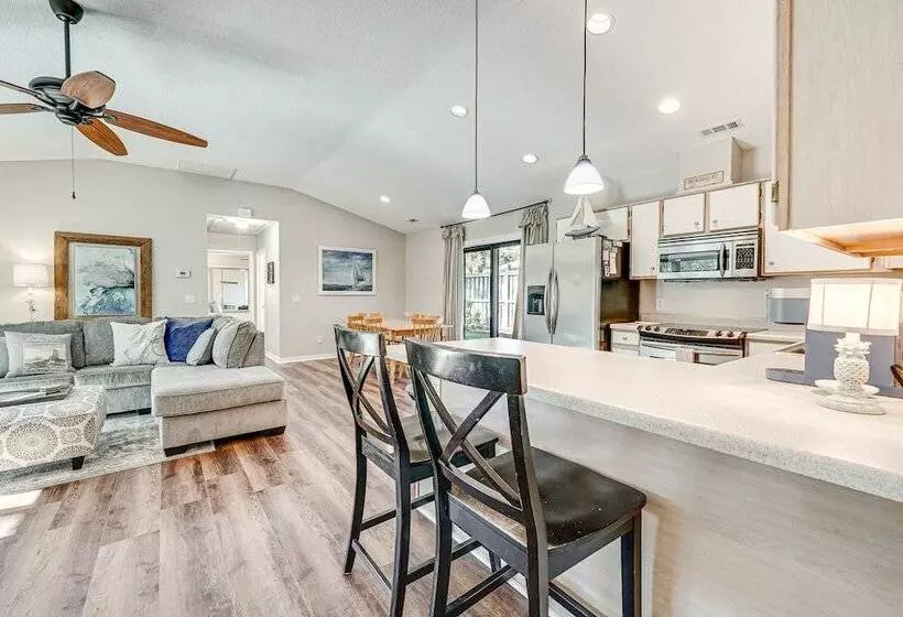 Northeast Wilmington Home ~ 5 Mi To Beach!