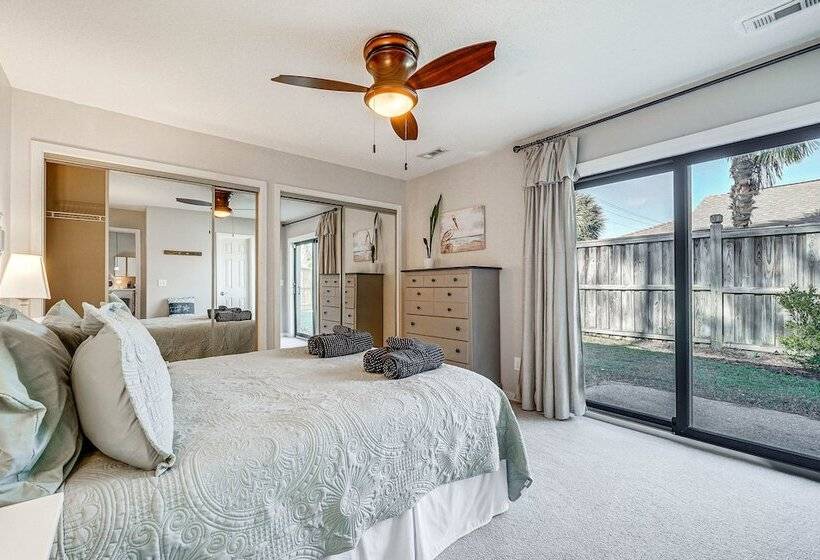 Northeast Wilmington Home ~ 5 Mi To Beach!