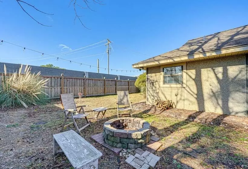 Northeast Wilmington Home ~ 5 Mi To Beach!