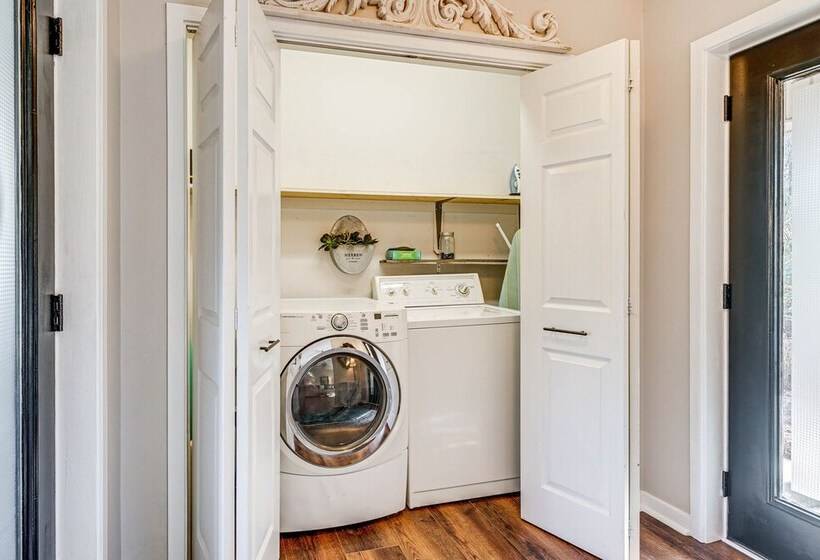 Northeast Wilmington Home ~ 5 Mi To Beach!