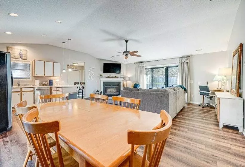 Northeast Wilmington Home ~ 5 Mi To Beach!