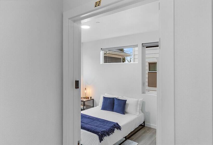 پانسیون Balerion S Shadowed Suite