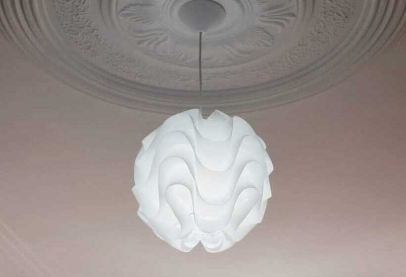 פנסיון Room In Apartment Superior Room 3 In Sintra Massamá Next To Train Station