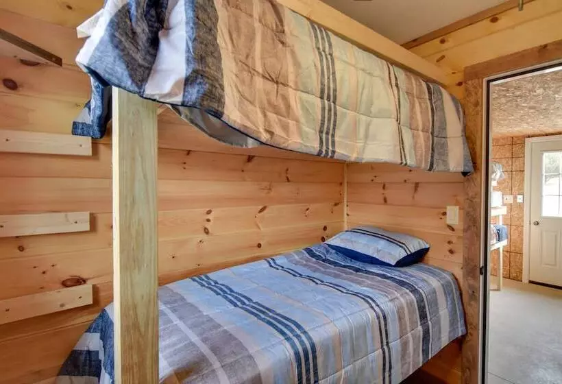 Houtzdale Home W/ Shuffleboard & Pickleball!