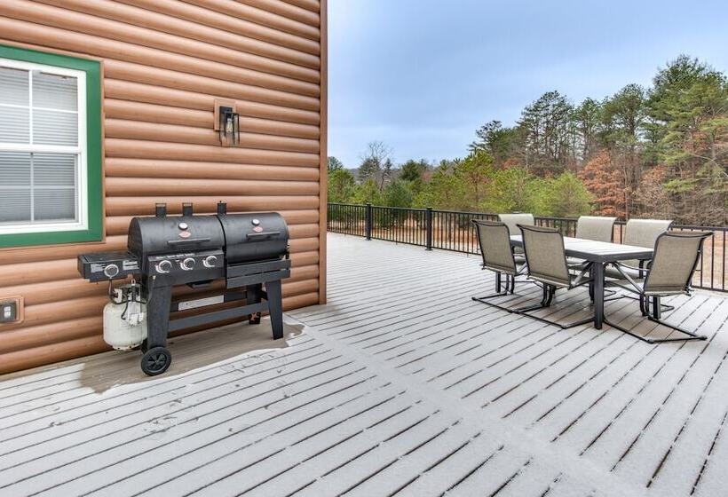 Houtzdale Home W/ Shuffleboard & Pickleball!