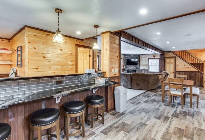 Houtzdale Home W/ Shuffleboard & Pickleball!