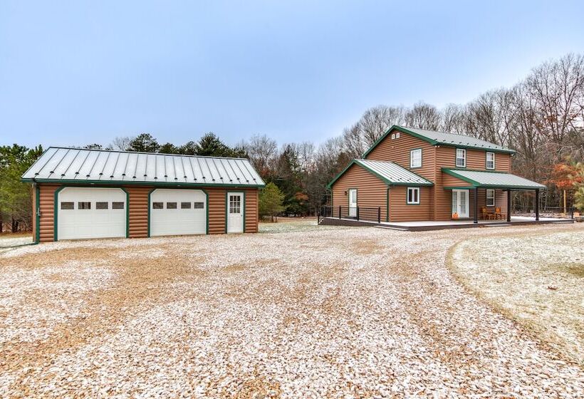 Houtzdale Home W/ Shuffleboard & Pickleball!