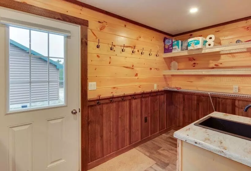 Houtzdale Home W/ Shuffleboard & Pickleball!