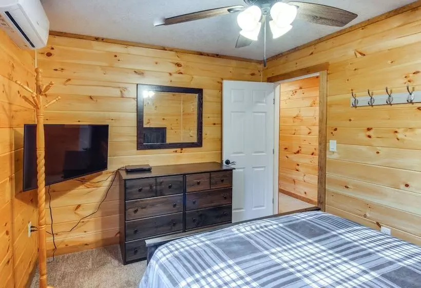 Houtzdale Home W/ Shuffleboard & Pickleball!