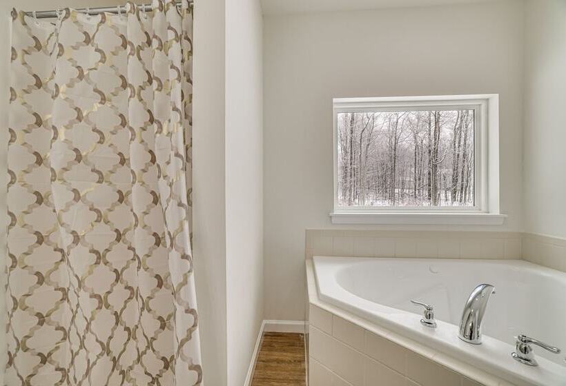 Poconos Retreat W/ Lake Access 5 Mi To Kalahari!