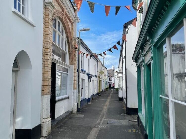 Residenz Appledore Home With Panoramic Estuary View