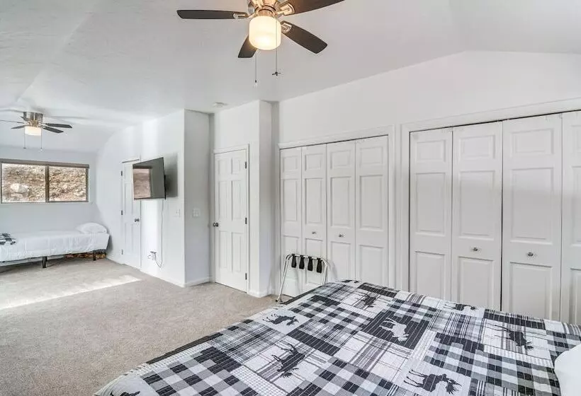 Riverfront Pine Cabin W/ Hot Tub & Mountain Views!
