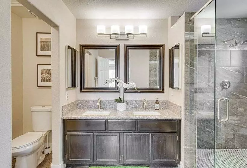Spacious Henderson Home: 7 Mi To Vegas Strip