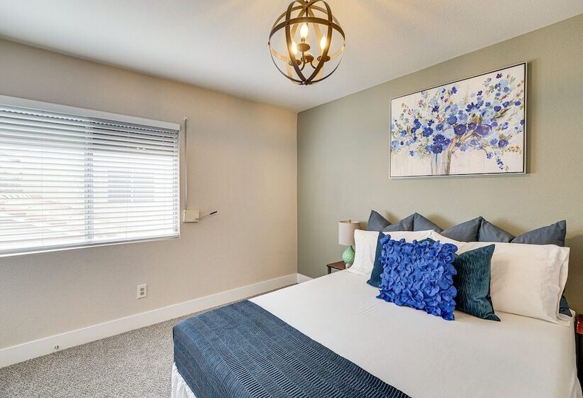 Spacious Henderson Home: 7 Mi To Vegas Strip