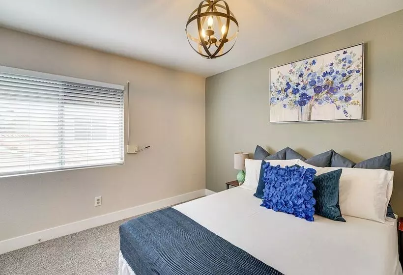 Spacious Henderson Home: 7 Mi To Vegas Strip