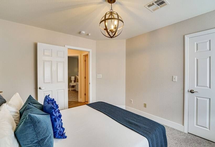 Spacious Henderson Home: 7 Mi To Vegas Strip