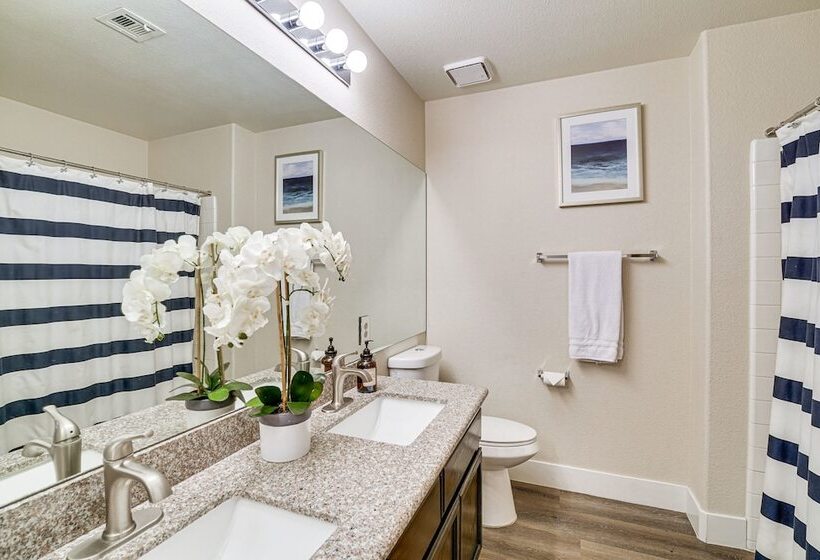 Spacious Henderson Home: 7 Mi To Vegas Strip