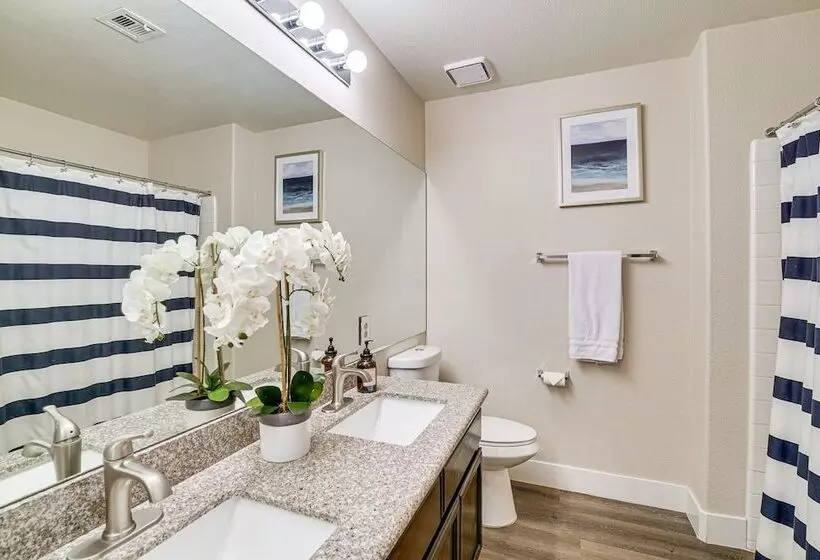 Spacious Henderson Home: 7 Mi To Vegas Strip