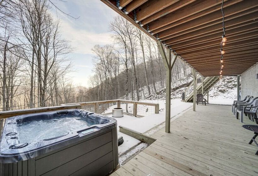 Stunning Waynesville Cabin W/ Hot Tub + Decks!