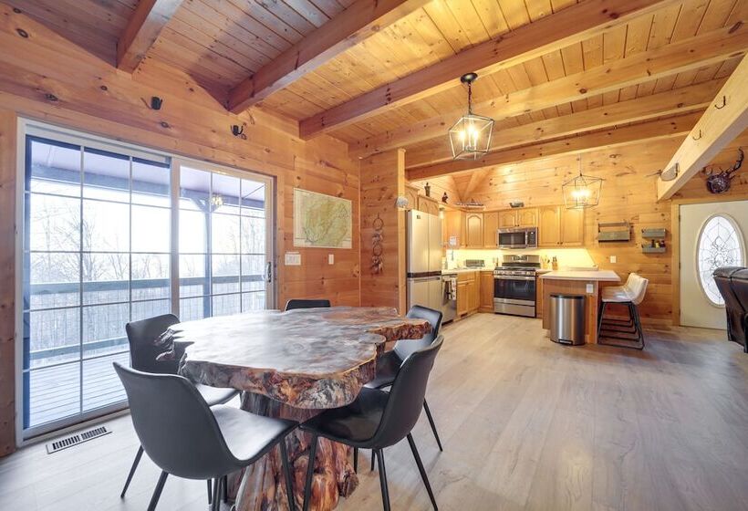 Stunning Waynesville Cabin W/ Hot Tub + Decks!