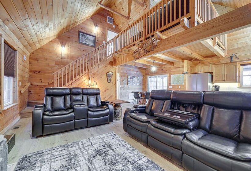 Stunning Waynesville Cabin W/ Hot Tub + Decks!