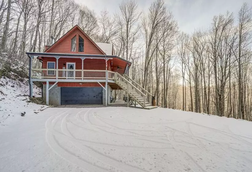 Stunning Waynesville Cabin W/ Hot Tub + Decks!