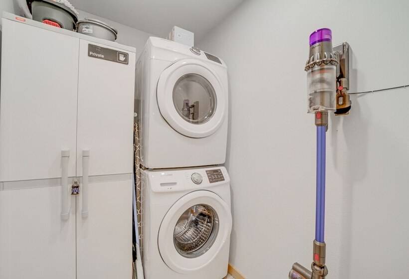 Stunning Waynesville Cabin W/ Hot Tub + Decks!