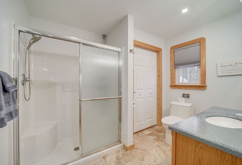 Stunning Waynesville Cabin W/ Hot Tub + Decks!