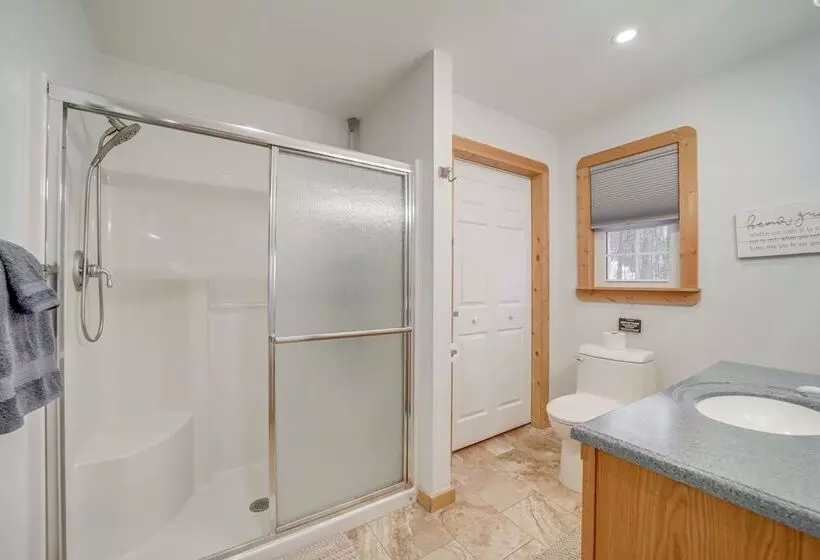 Stunning Waynesville Cabin W/ Hot Tub + Decks!