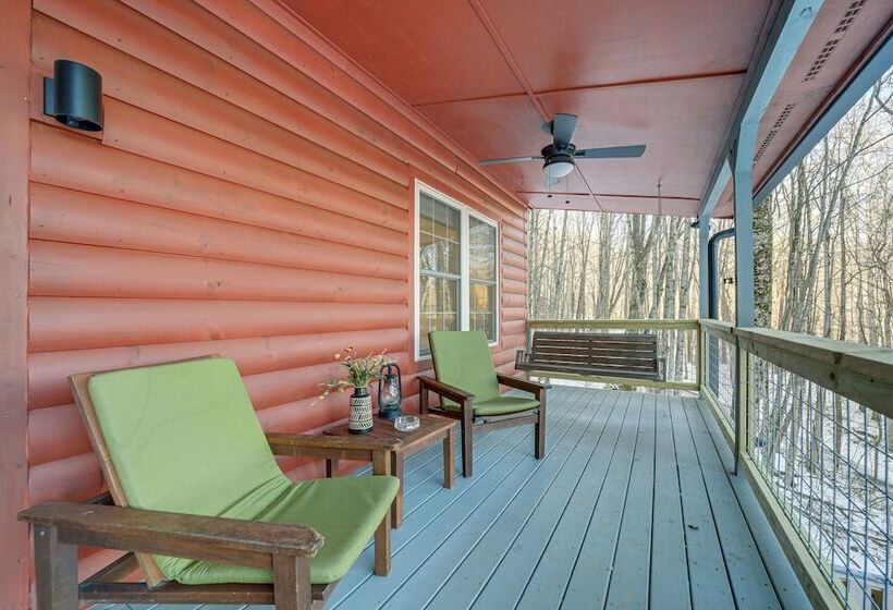 Stunning Waynesville Cabin W/ Hot Tub + Decks!